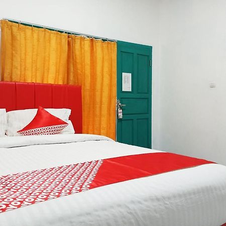 Oyo 2611 Hotel Krui Syariah Dış mekan fotoğraf
