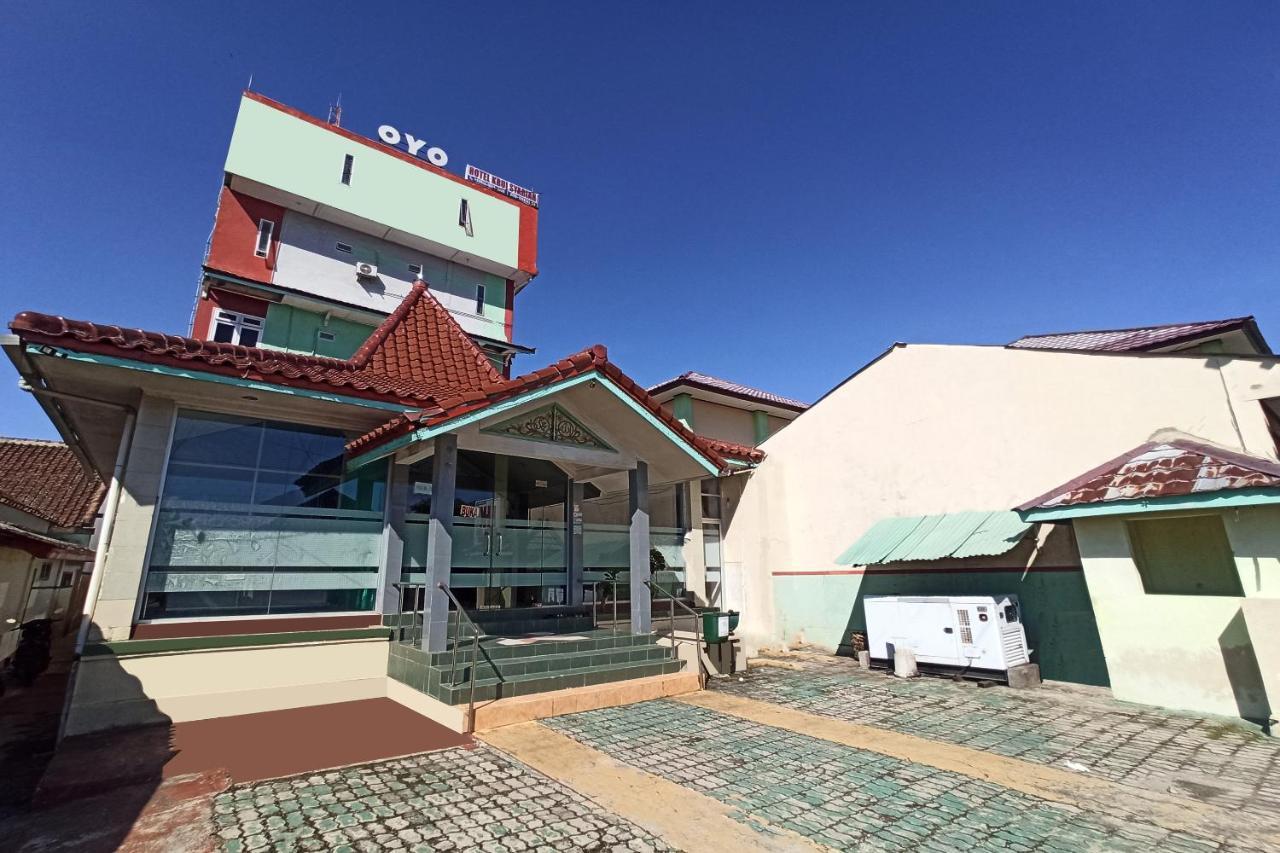 Oyo 2611 Hotel Krui Syariah Dış mekan fotoğraf