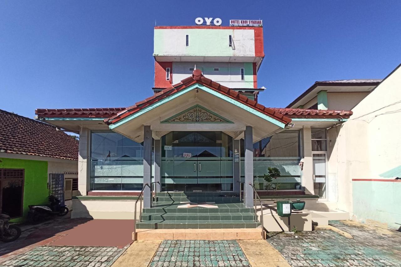 Oyo 2611 Hotel Krui Syariah Dış mekan fotoğraf