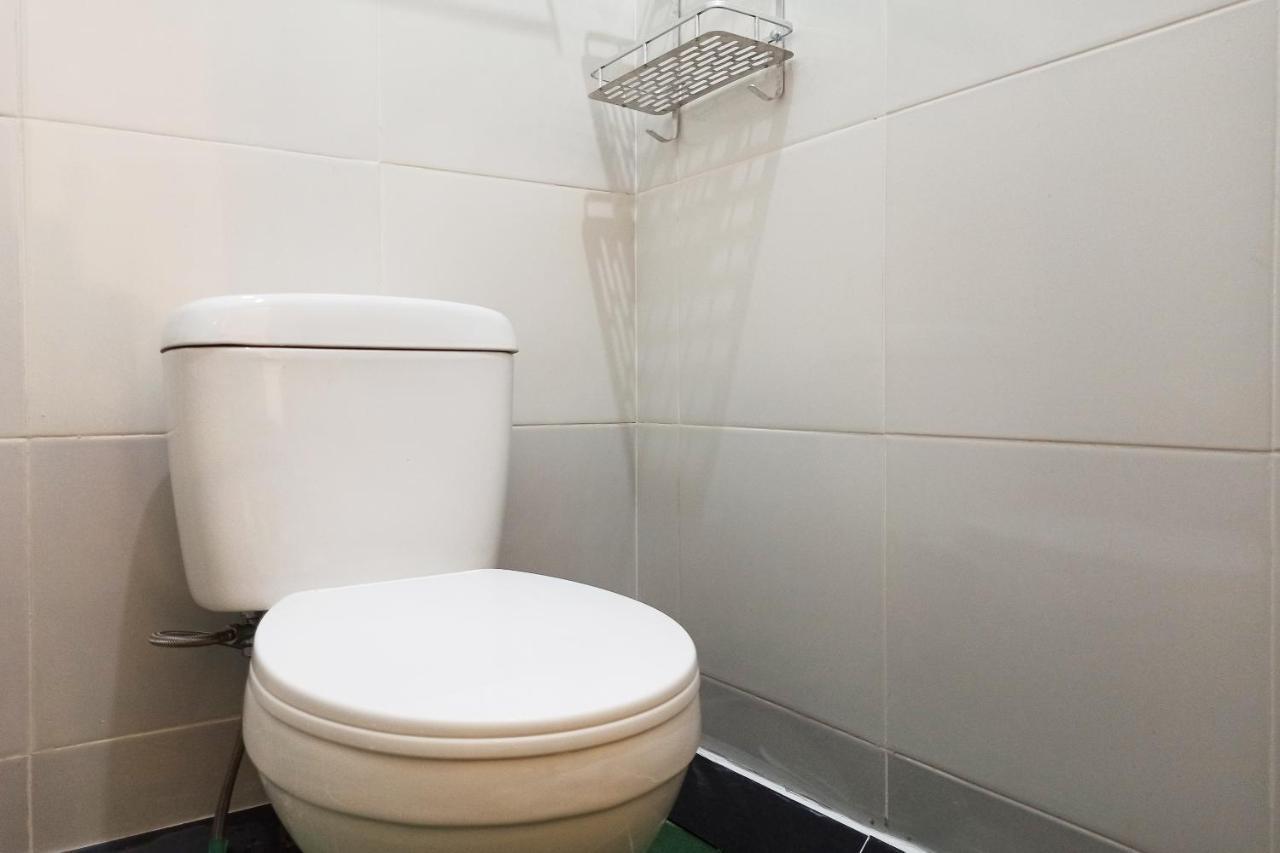 Oyo 2611 Hotel Krui Syariah Dış mekan fotoğraf