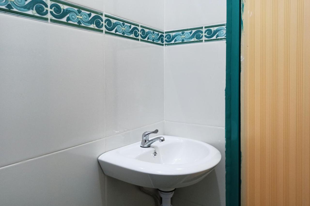 Oyo 2611 Hotel Krui Syariah Dış mekan fotoğraf